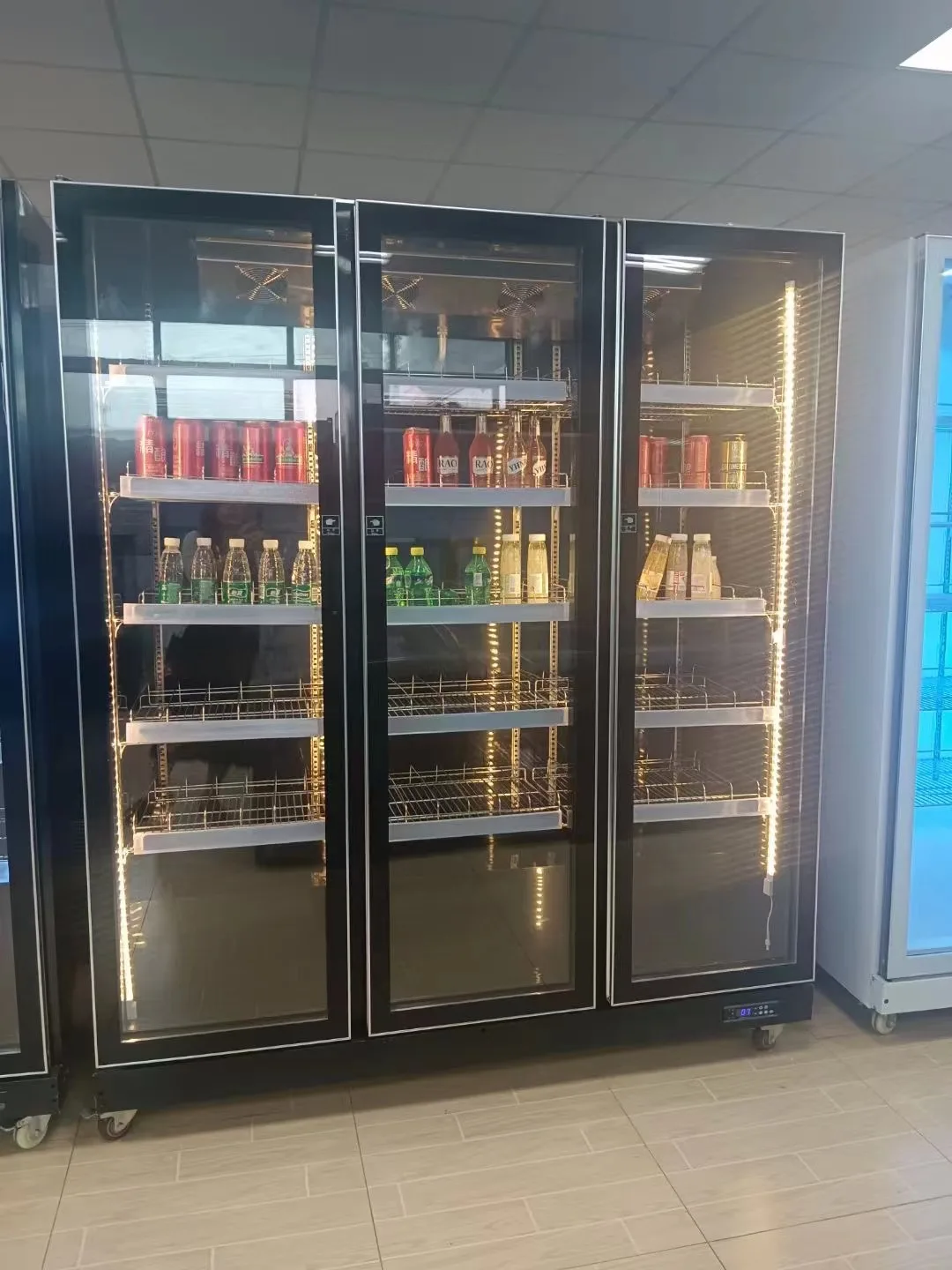 Custom plus automatic shelves Commercial Refrigerator Vertical Showcase Freezer Upright Freezer With Glass Door