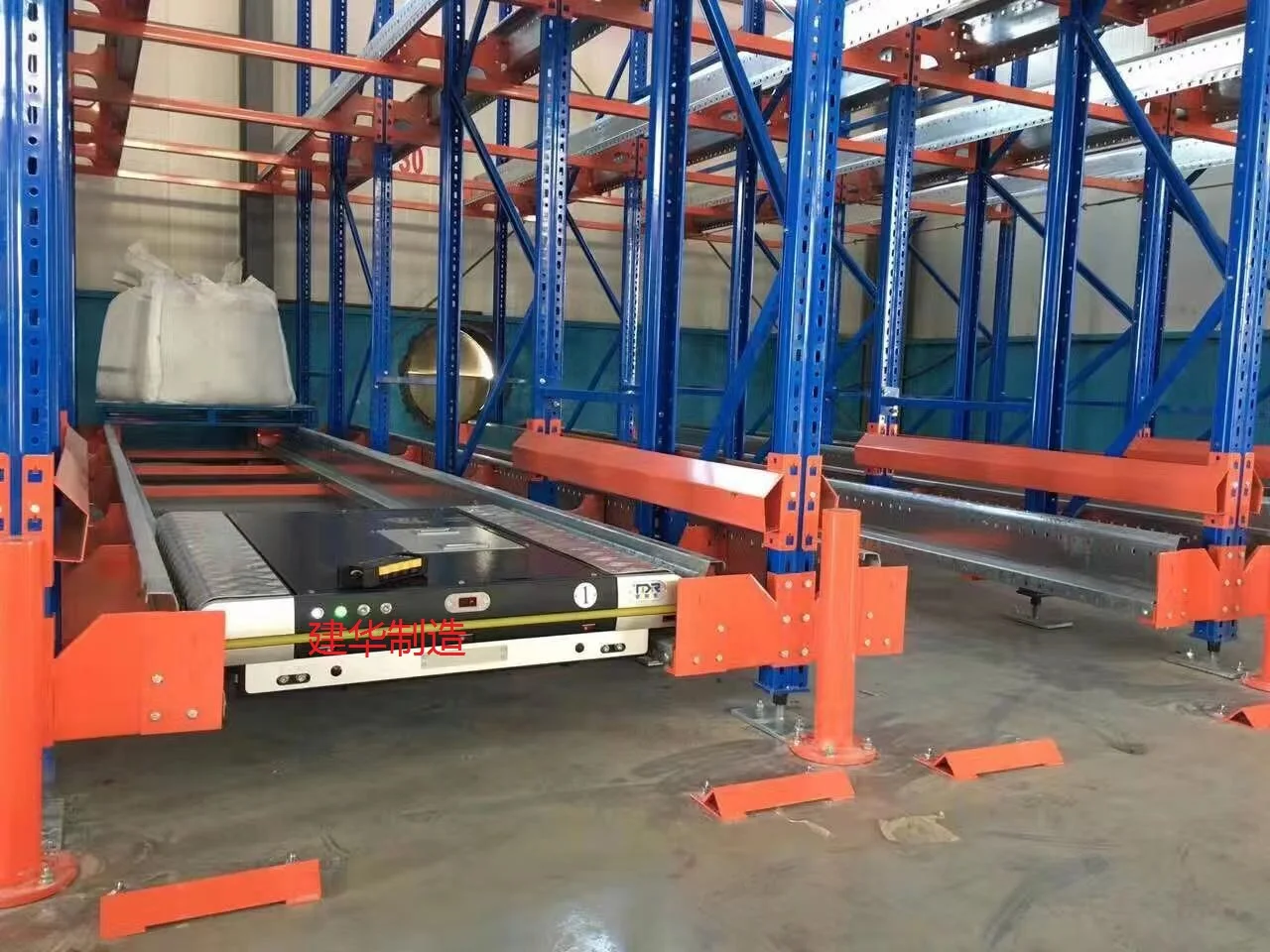 Semi-automatic shelf system four way shuttle car remote control radio shuttle shelf can be used for cold storage factory storage