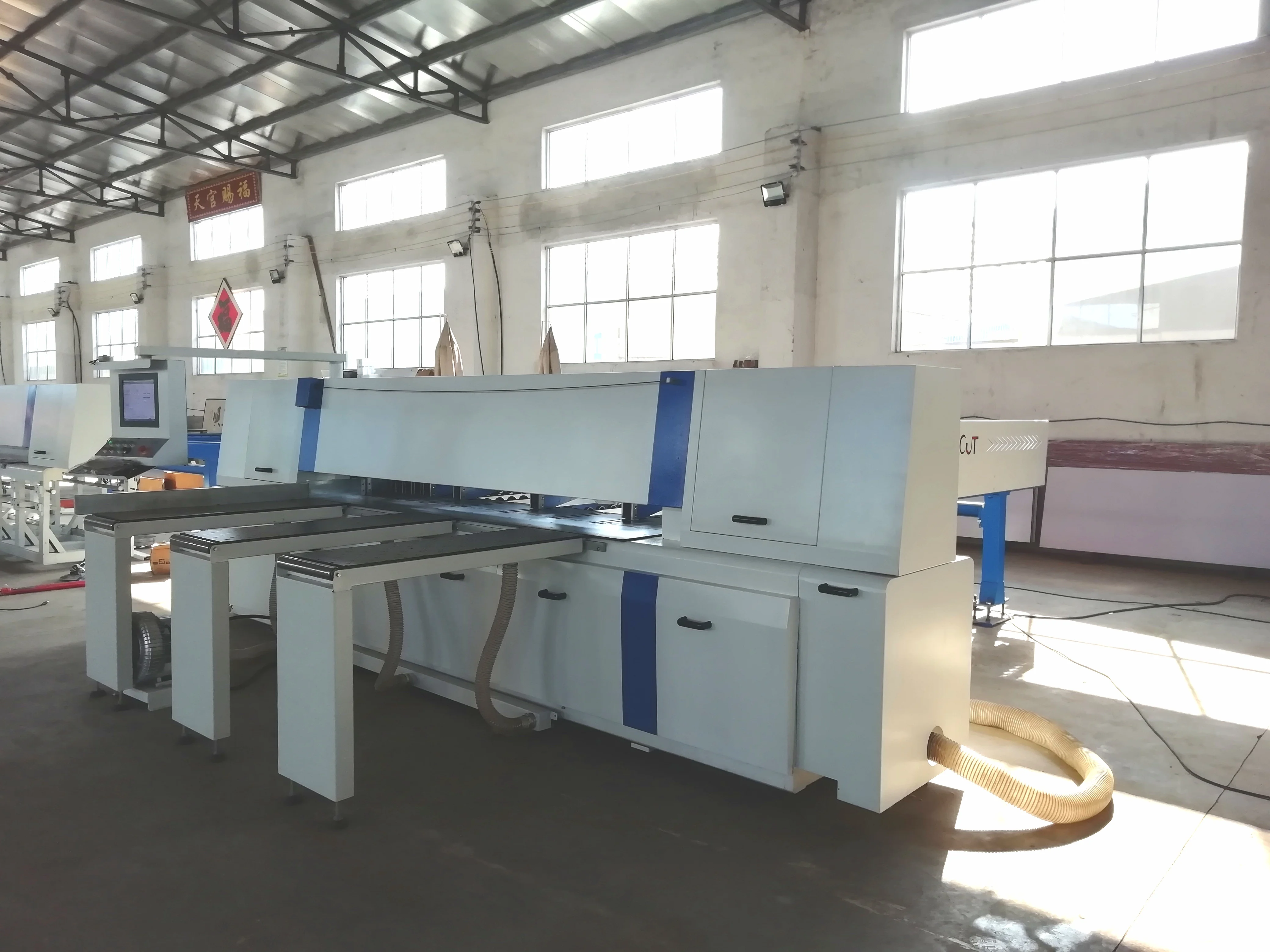 China Design Wholesale Cutting Precision Woodworking Machine Cnc Panel Saw