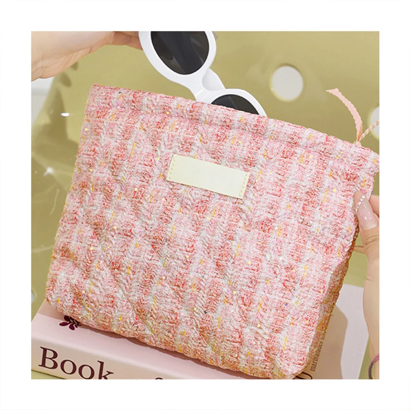 Elegant Shiny Cosmetic Bag Soft Quilted Makeup Bag Custom Logo Cosmetics Organizer Bag for Girls