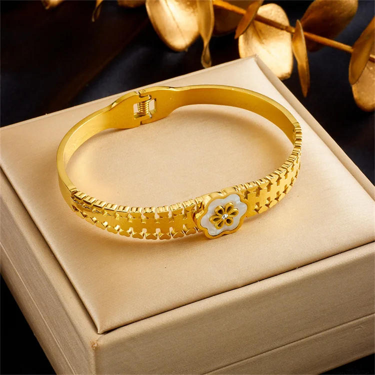Factory Direct Sale Personalized Design Small Shell Flower Bracelet Stainless Steel Bracelet for Women