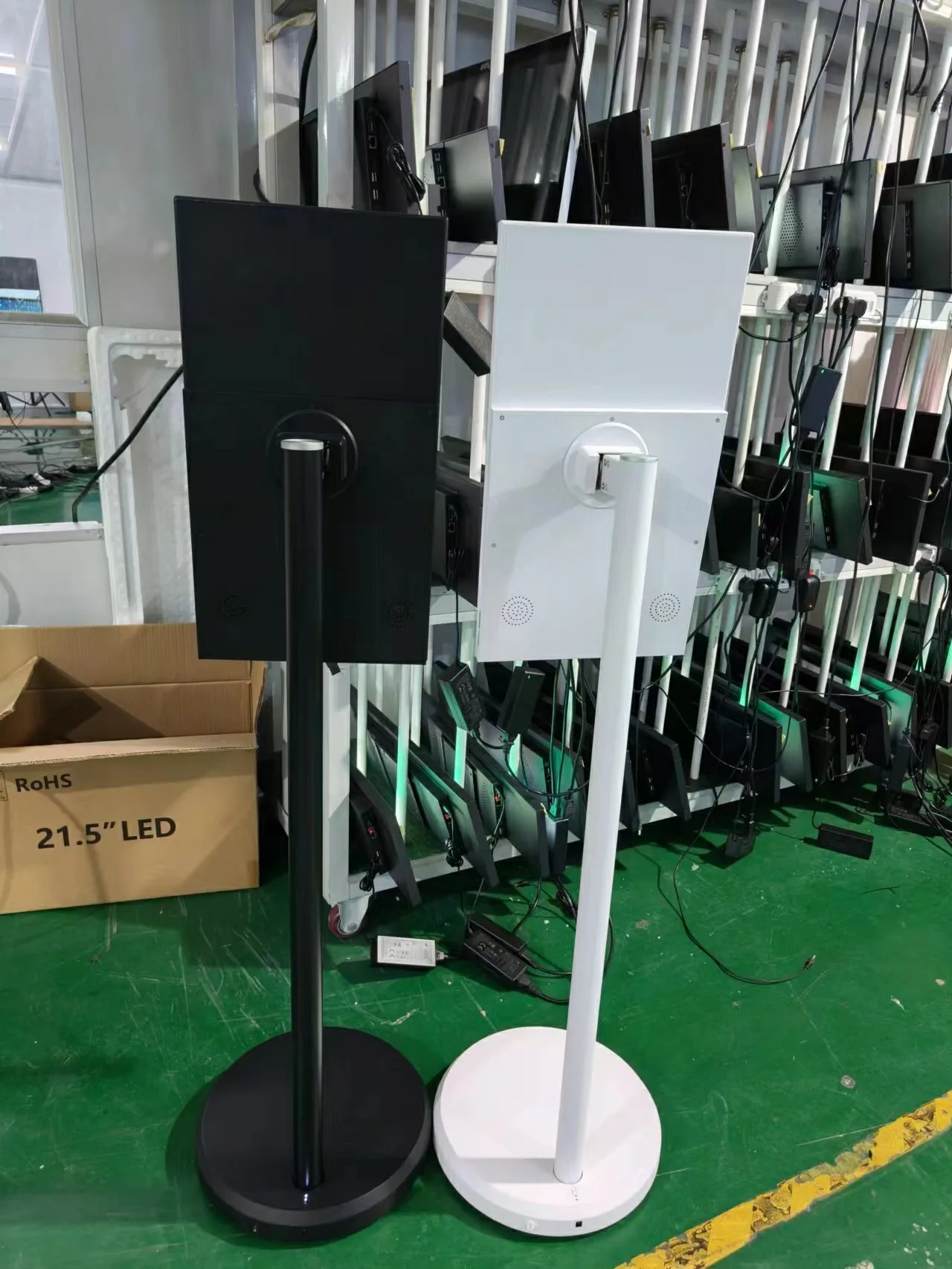 22 Inch Wireless Movable TV on Stand Wheels Indoor Touch Screen Monitor Android 12 Smart TV with Built-in 4H Battery