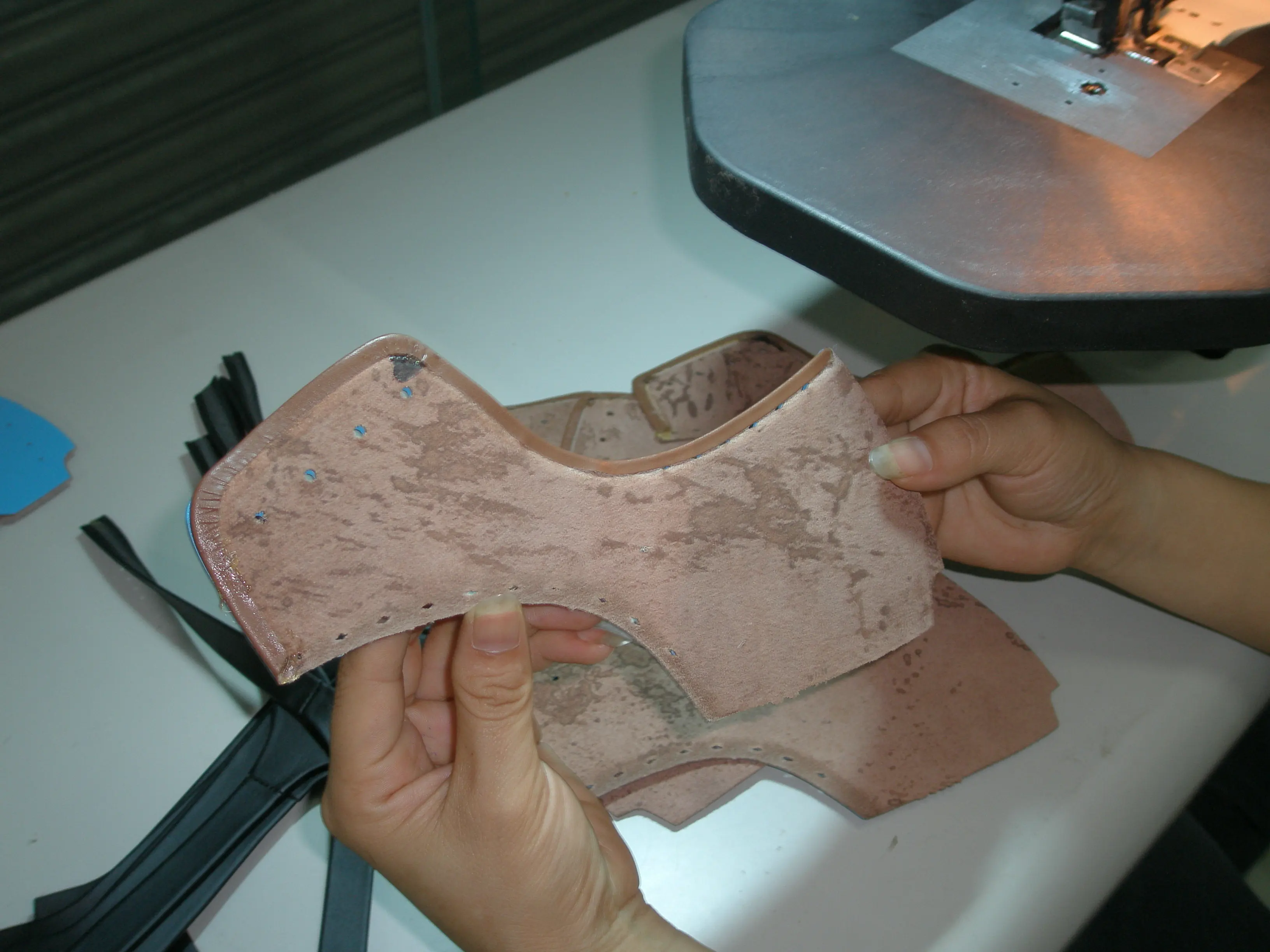 YT-701A-B полностью автоматический кожа край складально-мерильная машина края обуви фальцевальная