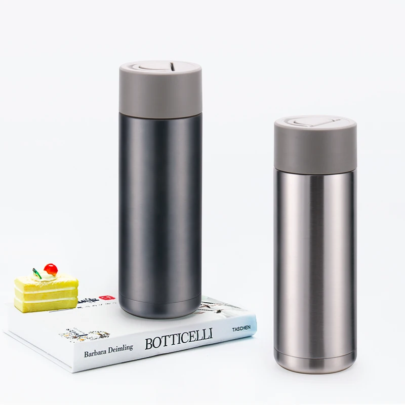 Private Label 650ml Portable Double Wall Tumbler Cups Outdoor Sport Travel Vacuum Flask Insulated Cups With Plastic Handle
