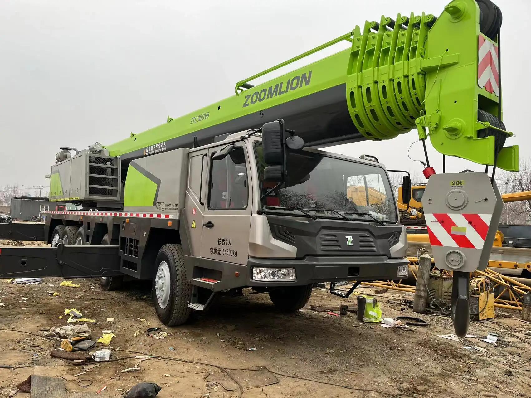 China Truck Crane 90 Tons Capacity Precision Engineering Crane QY90K/QY90V/ZTC900V