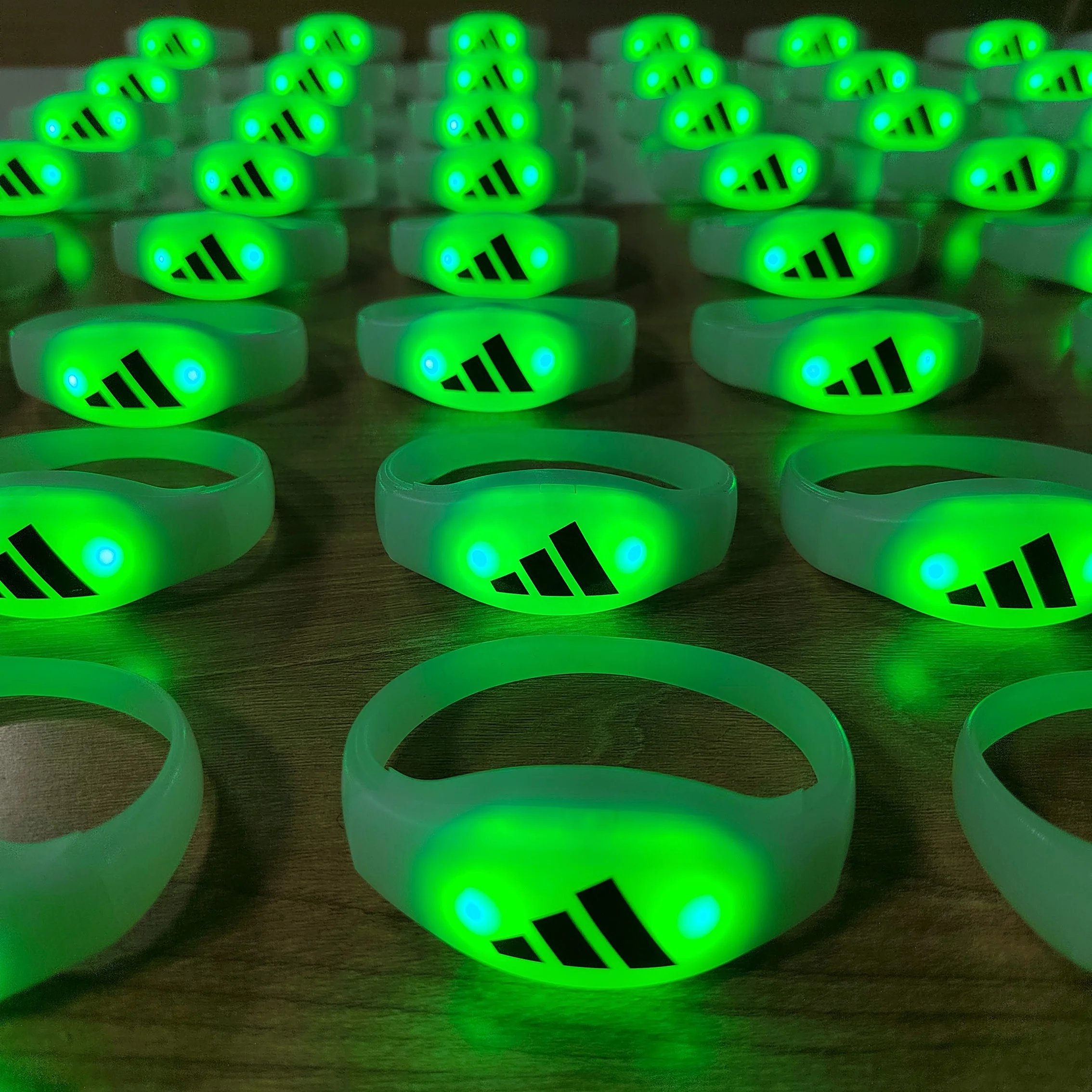 Светодиодные браслеты с дистанционным управлением