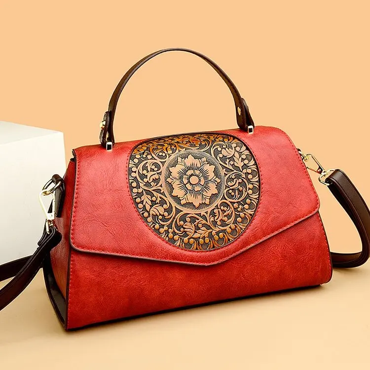 This unique bag, who carries looks good