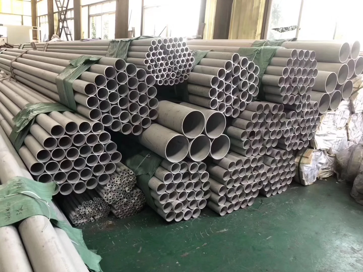 ASTM A312 304/321/316L Stainless Steel Seamless Pipes And Tubes