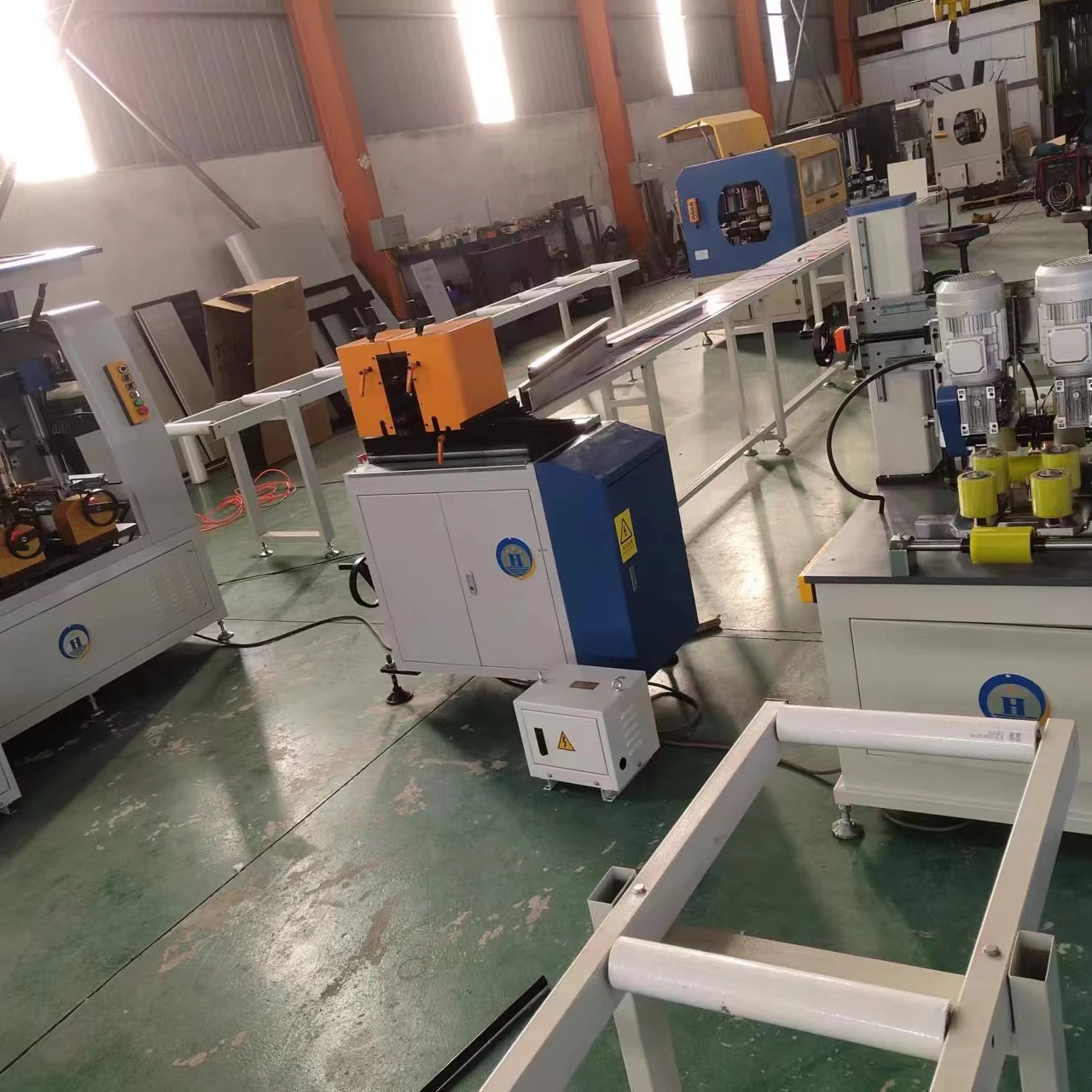 Knurling and strip feeding machine for aluminum window and door,Automatic Knurling and strip insertion machine for aluminum