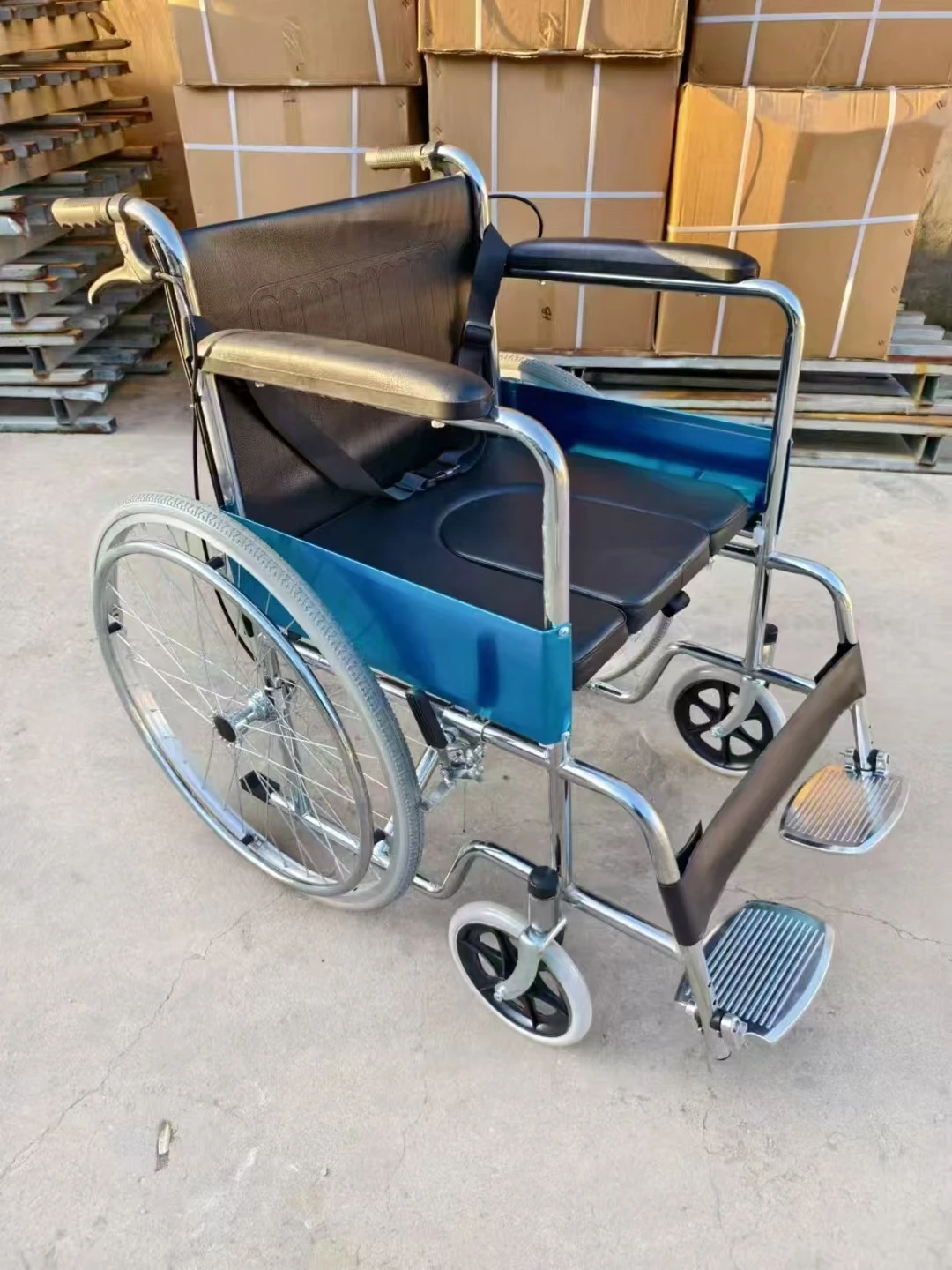 Hot selling high quality foldable lightweight wheelchair/aluminum alloy wheelchair/disabled wheelchair suitable for family