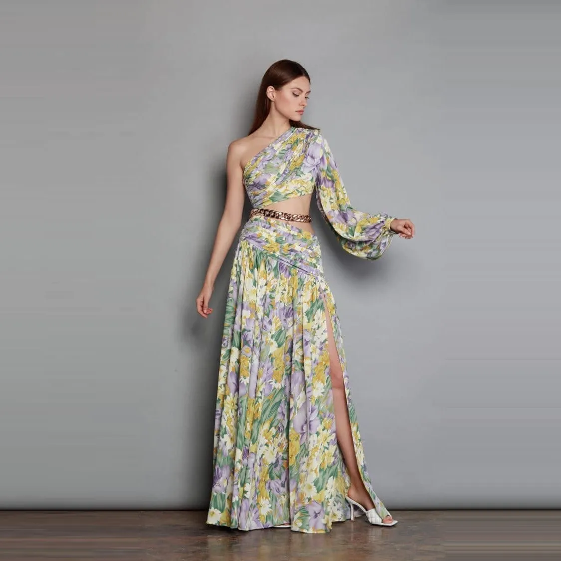 Summer new sexy fashion slanted shoulder pleated printed lantern sleeve dress hollow metal chain slit large skirt