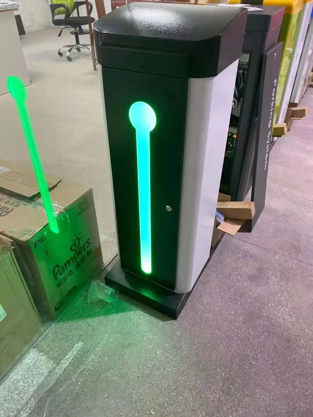 1.8-4s DC 24V Brushless Motor Full Automatic Boom Barrier Gate For Personal Or  Public Parking Lot System