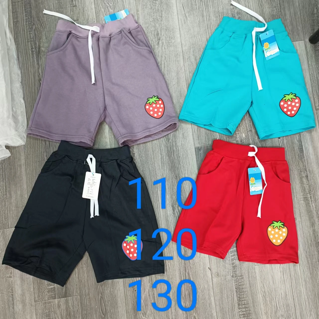 Casual girls 3 minutes casual outside wearing leather band lace-up shorts