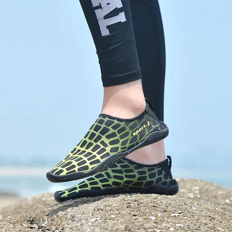 Модные мужские кроссовки больших размеров с логотипом на заказ, дышащие уличные кроссовки Flyfish из эластичной ткани в клетку