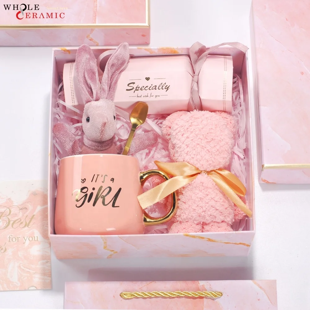 A Grade Novel Christmas Gift Gold Handle 3D Ceramic Coffee Mug with Lid and Spoon Custom Cup Small MOQ Manufacturer