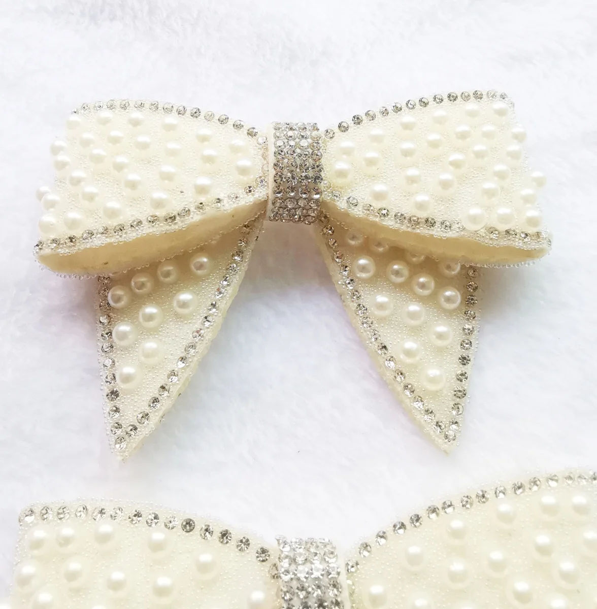 9cm white plastic beads bowtie with white grade A crystal glue on shoes upper as decoration hot selling