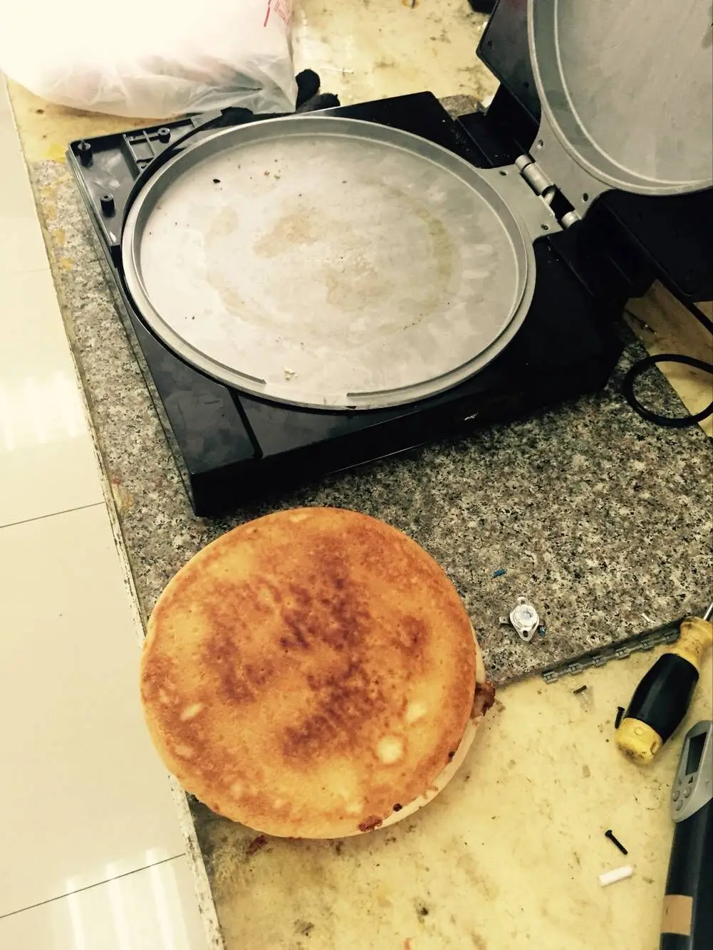 Easy operated non stick electric pizza maker