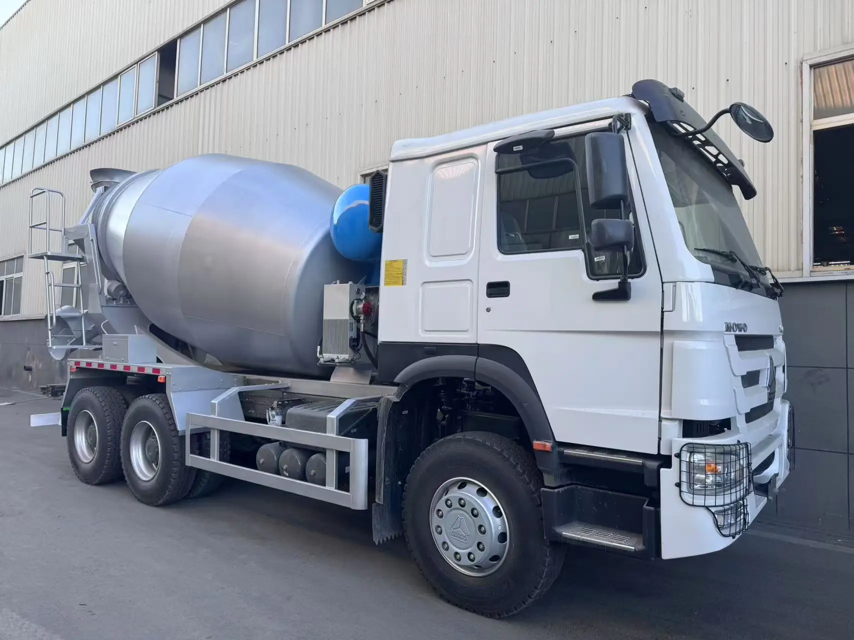 Высококачественный цементный смеситель Sinotruck Sitrak Howo 6*4 Бетономешалка
