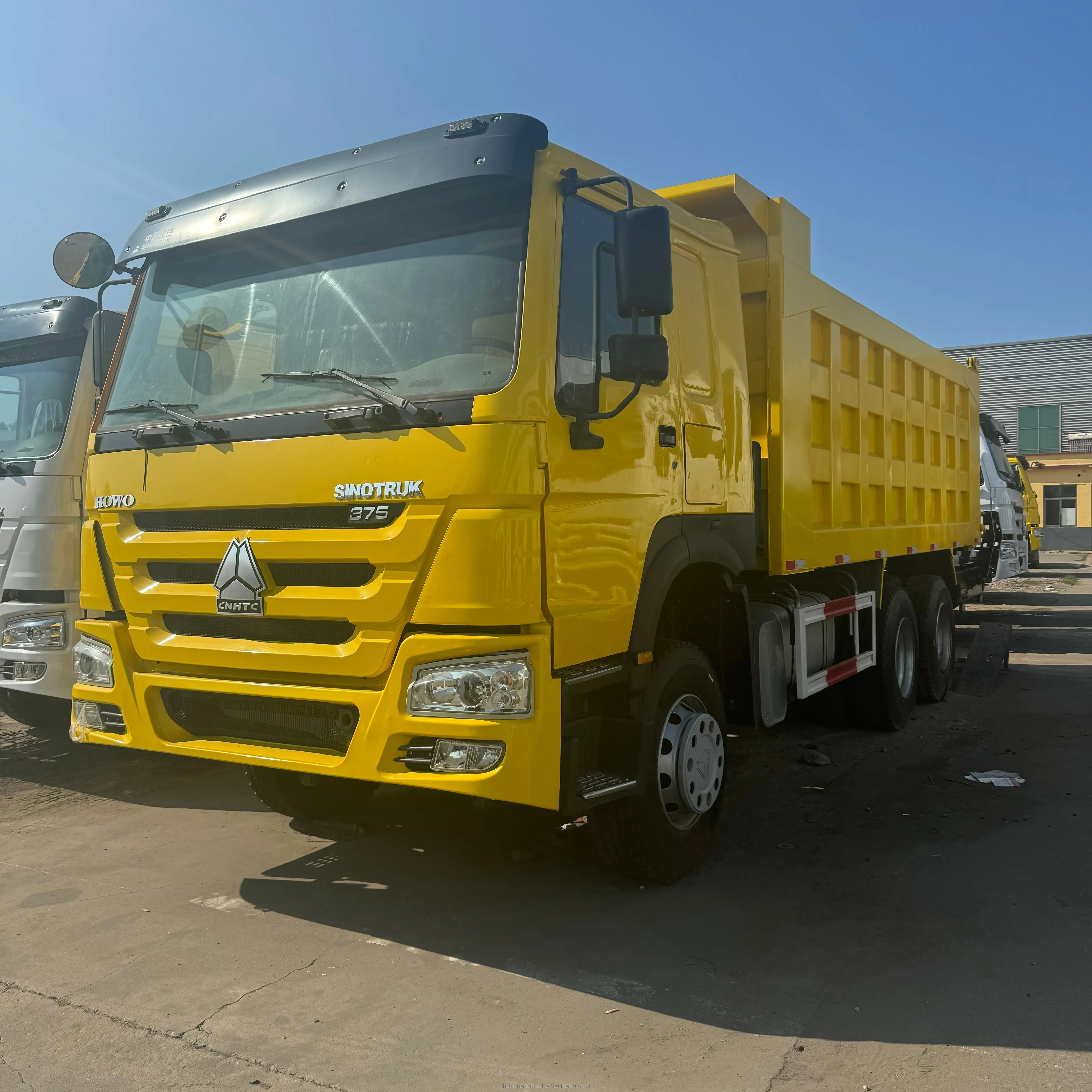 Hot sale second-hand China heavy truck new HOVO dump truck 371 HP 8*4 second-hand HOVO 6x4 manual diesel