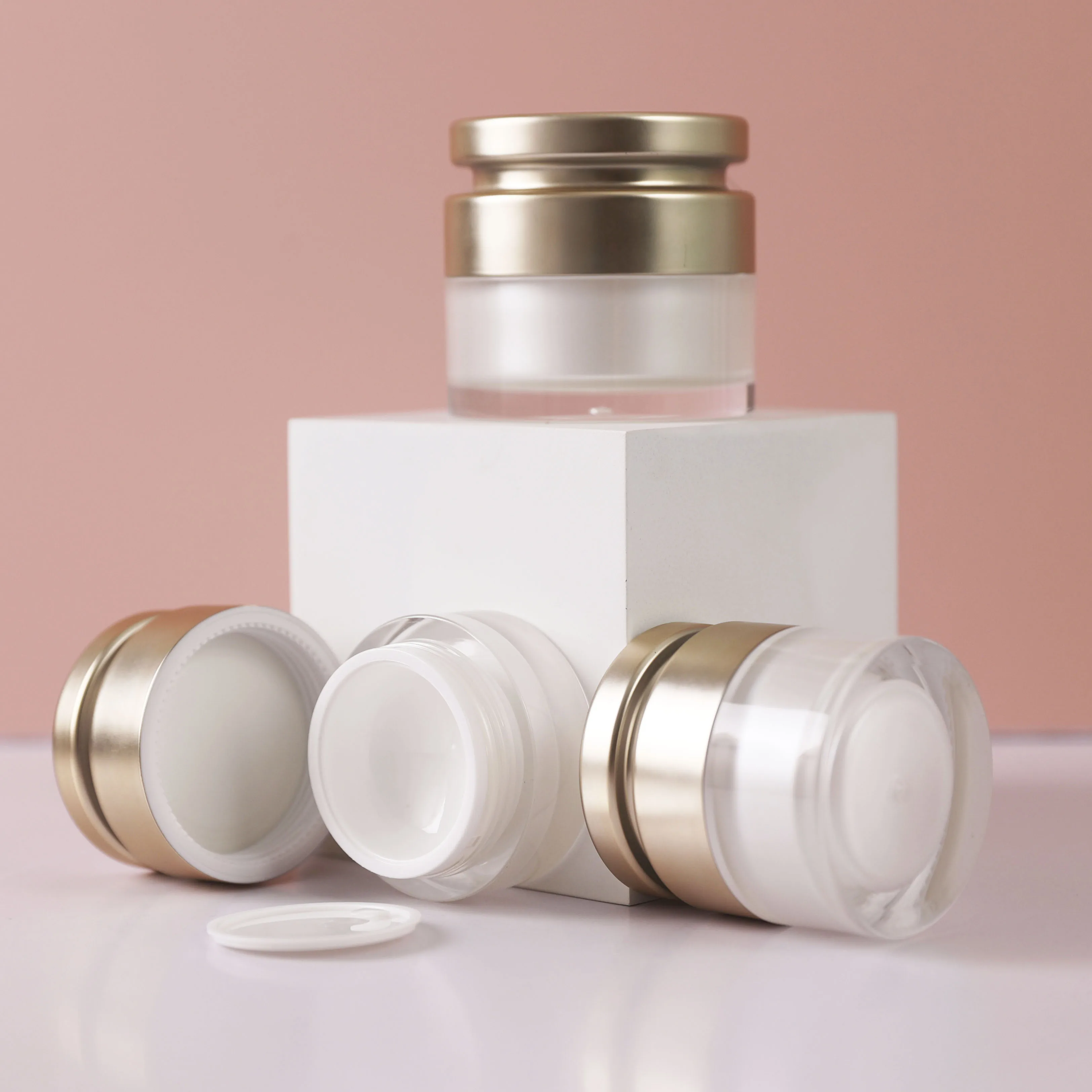 Luxury Gold Cosmetic Acrylic Bottle Jar Set Toner Spray Lotion Pump Bottle For Skin Care Cosmetic And Face Cream Jar