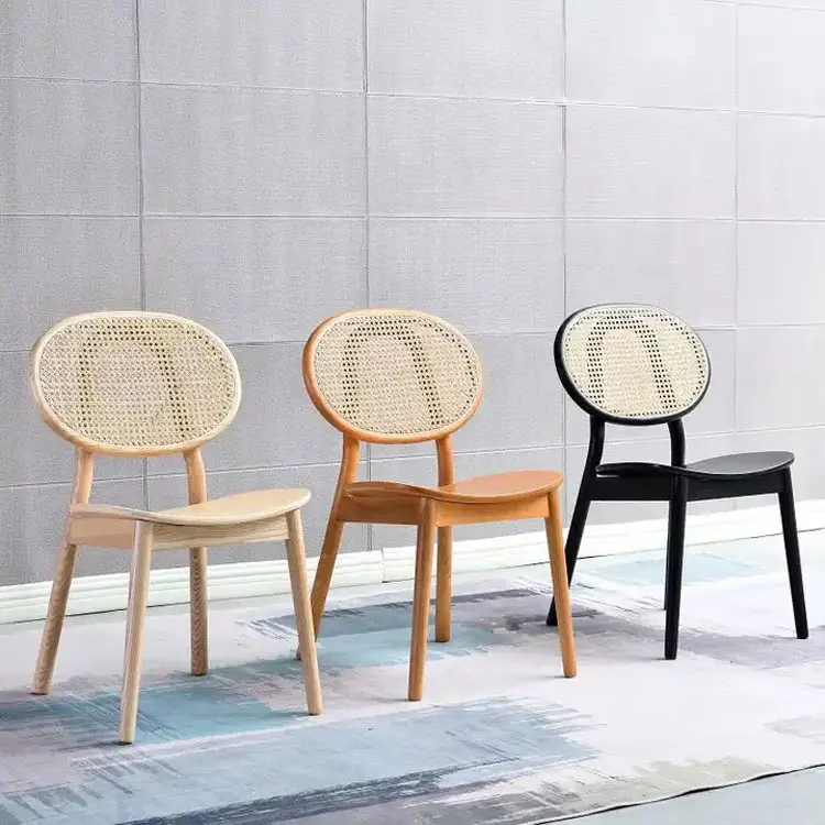 Стол из ротанга