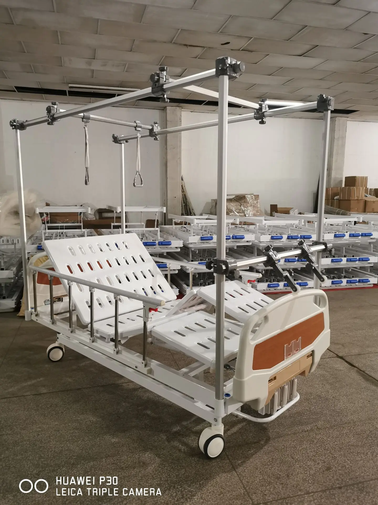 BT-AO001 4 cranks hospital Orthopedic traction frame Bed medical patient Orthopaedic Bed with monkey bar price