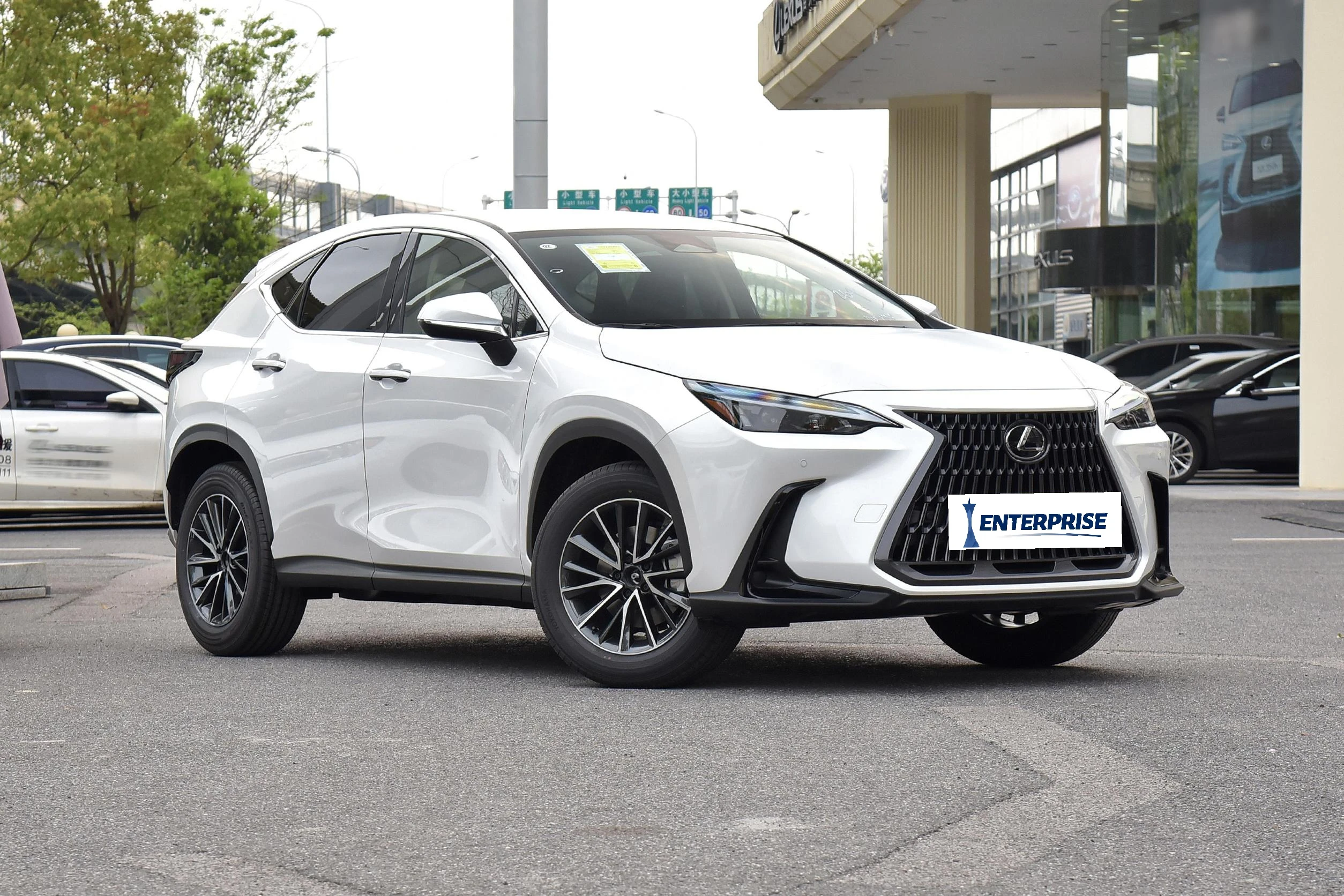 Гибридный автомобиль Le-xus NX 350 h 2024 OVERTRAIL AWD ACC 2.5L