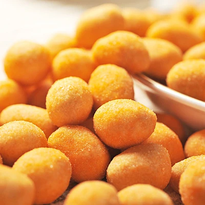 Hot Sale Roasted Coated Crispy Fry Peanuts Snack Sweet Corn Peanut Cracker Flat