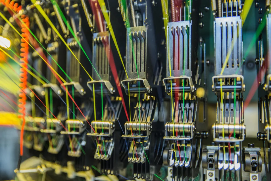 Новый дизайн, Электронная 4/6 цветная Автоматическая вязальная машина