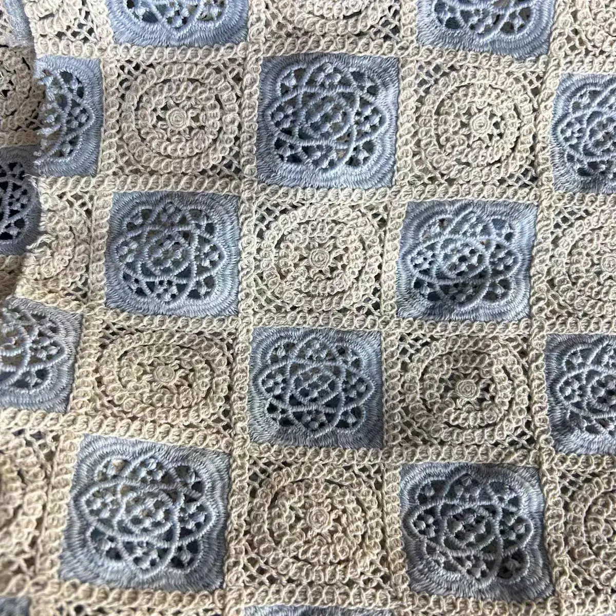 Хлопчатобумажная ткань с вышивкой