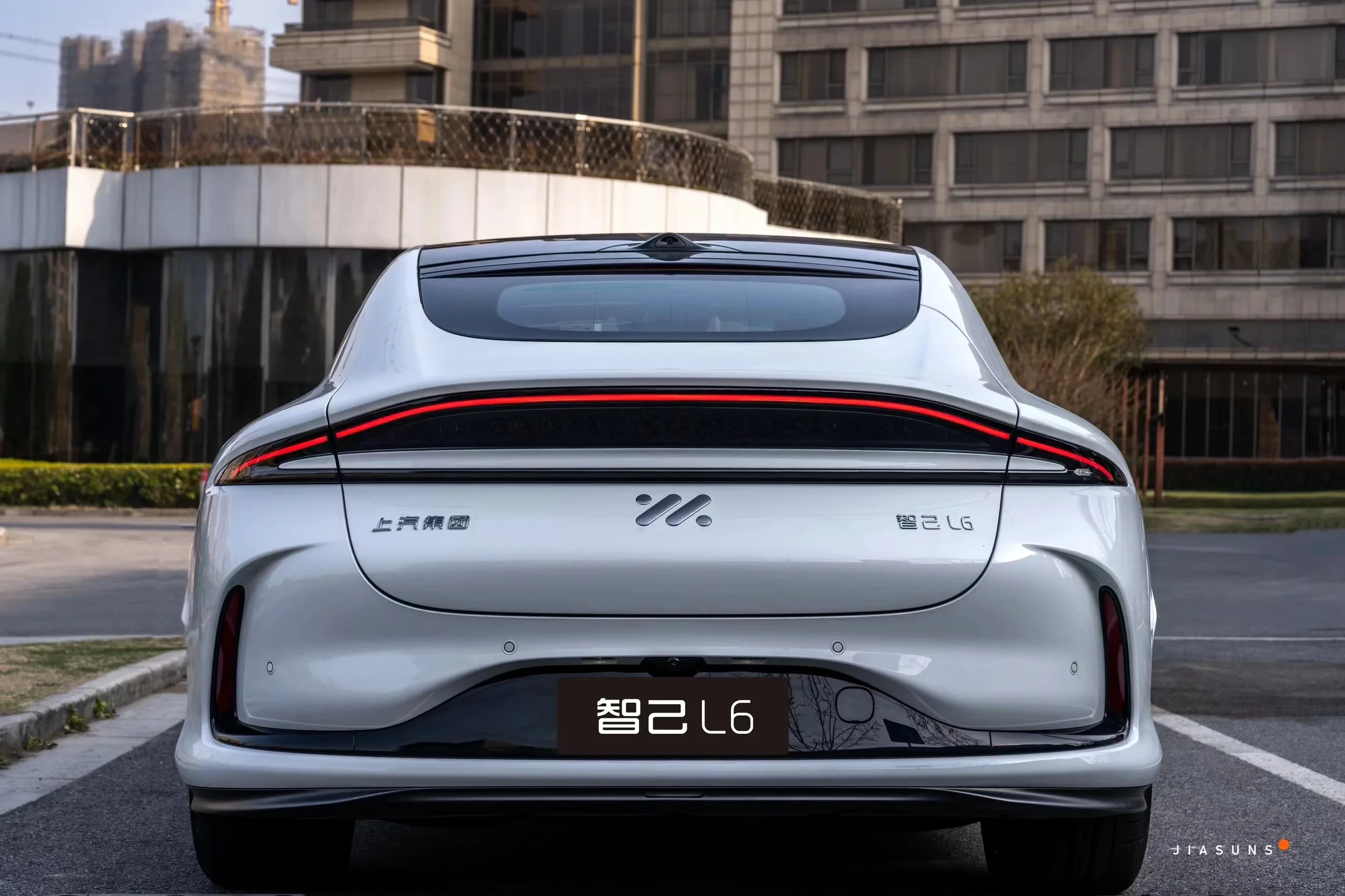 2024 Im L6 850km ultra Long Range Pure Electric Car High Performance Sedan Luxury Ev Car 4wd New Energy Vehicles Im L6 Max 2025