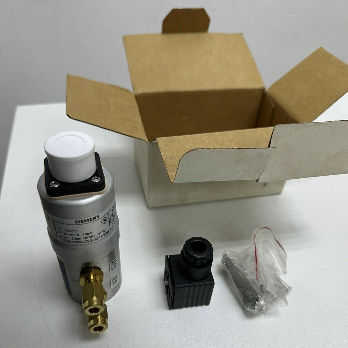 Original Siemens Differential pressure sensor QBE3100-D10 for liquids and gase QBE3100-D6 Controller QBE3100-D1 QBE3100 Series