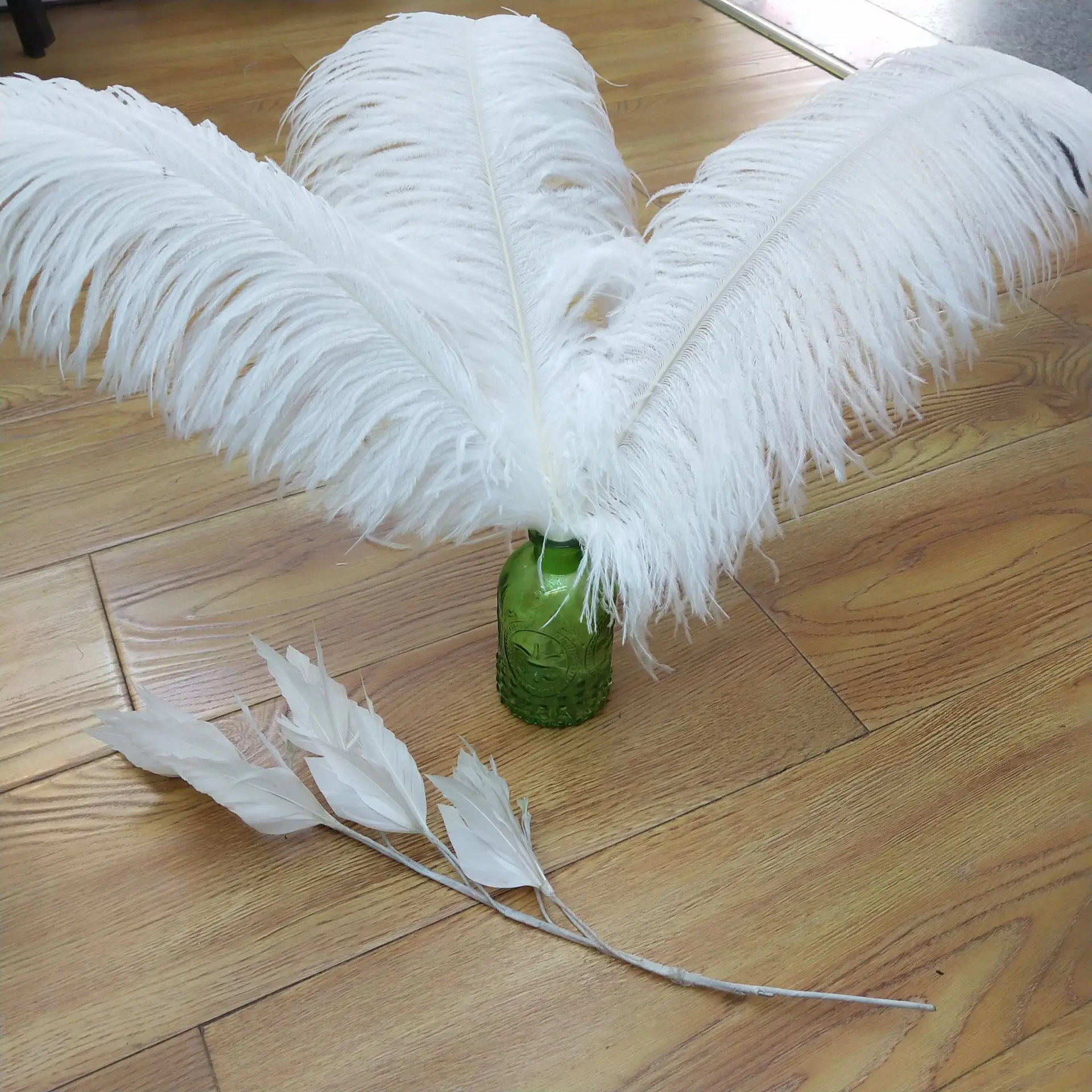 Most popular wedding natural white ostrich feather for wedding decoration