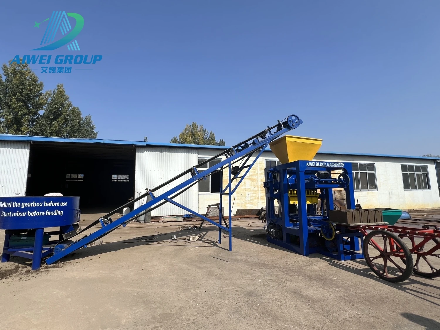 Aiwei good quality and the best selling  bricks making machine QT4-24 Semi-Automatic Block Making Machine for sale