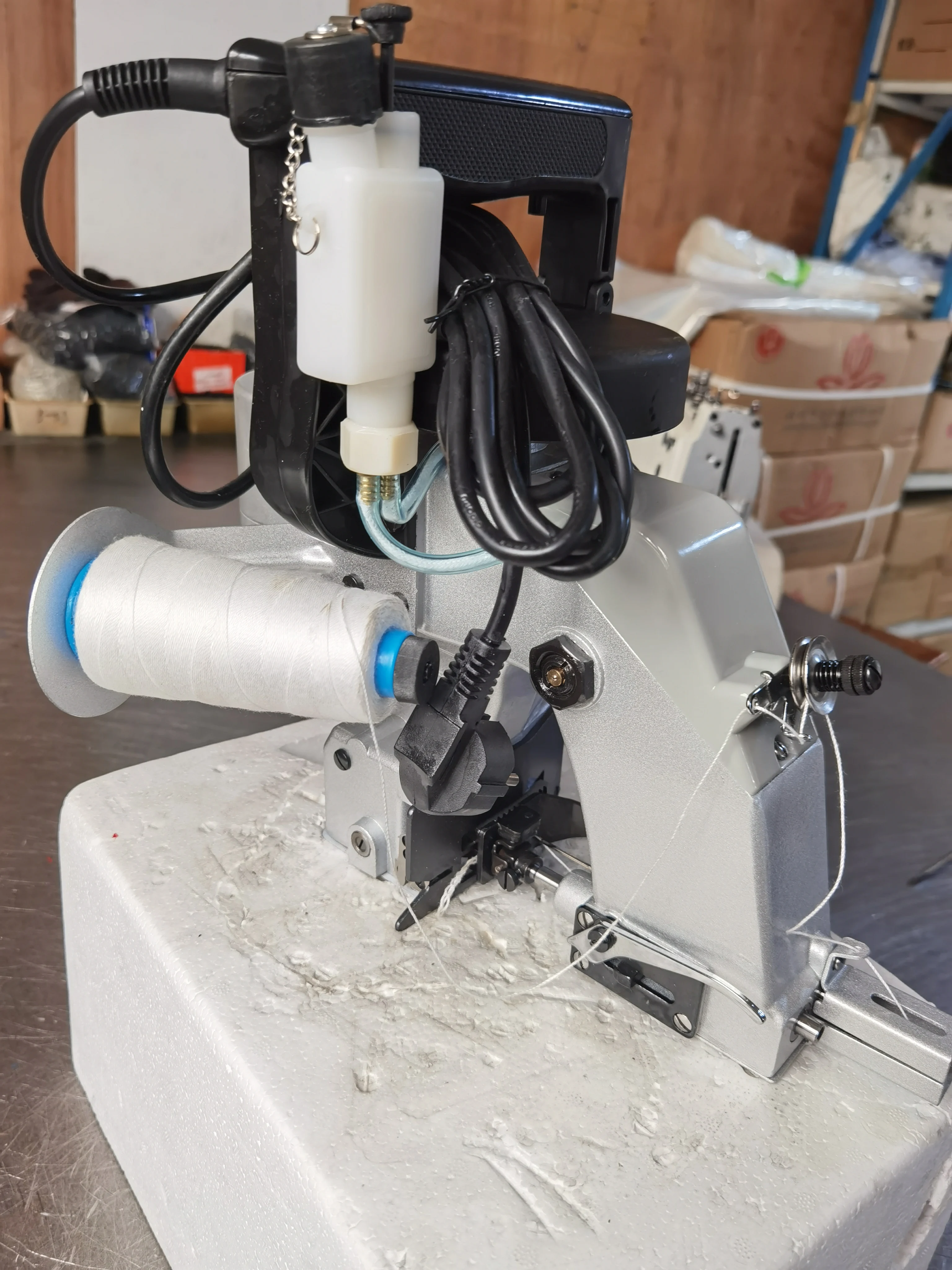 261-1A one thread Hot Sale Bag Closer Electric sewing Machine