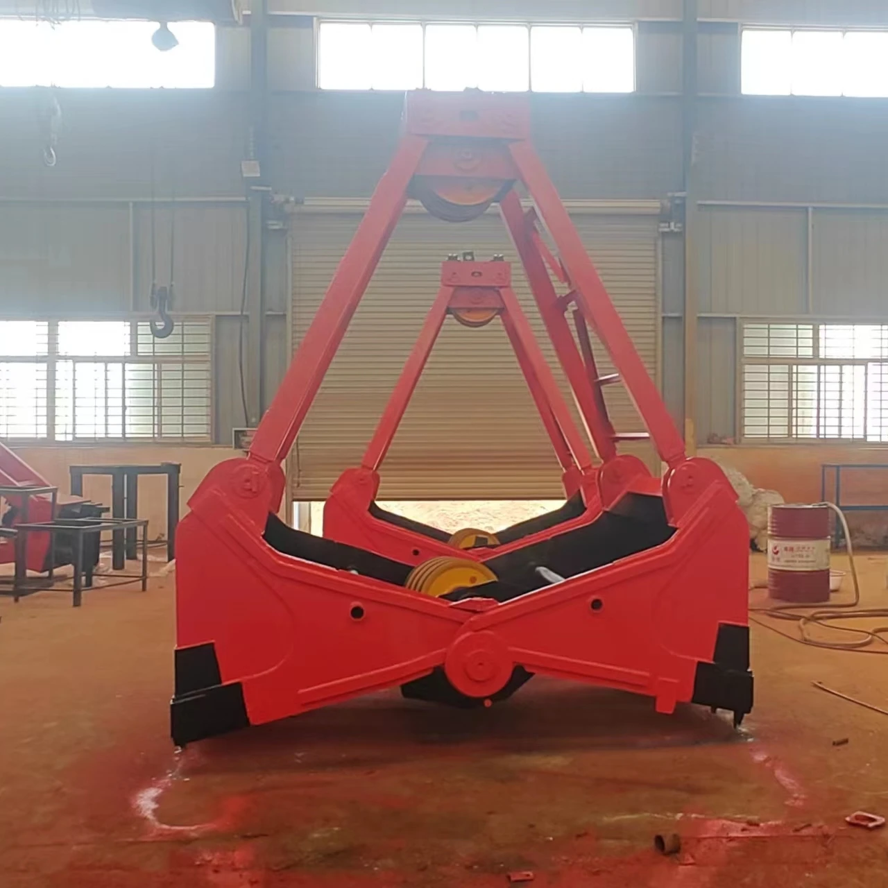 Waste treatment plant single beam double beam lifting supporting loose sand and domestic waste coal grabbing 4 rope grab bucket