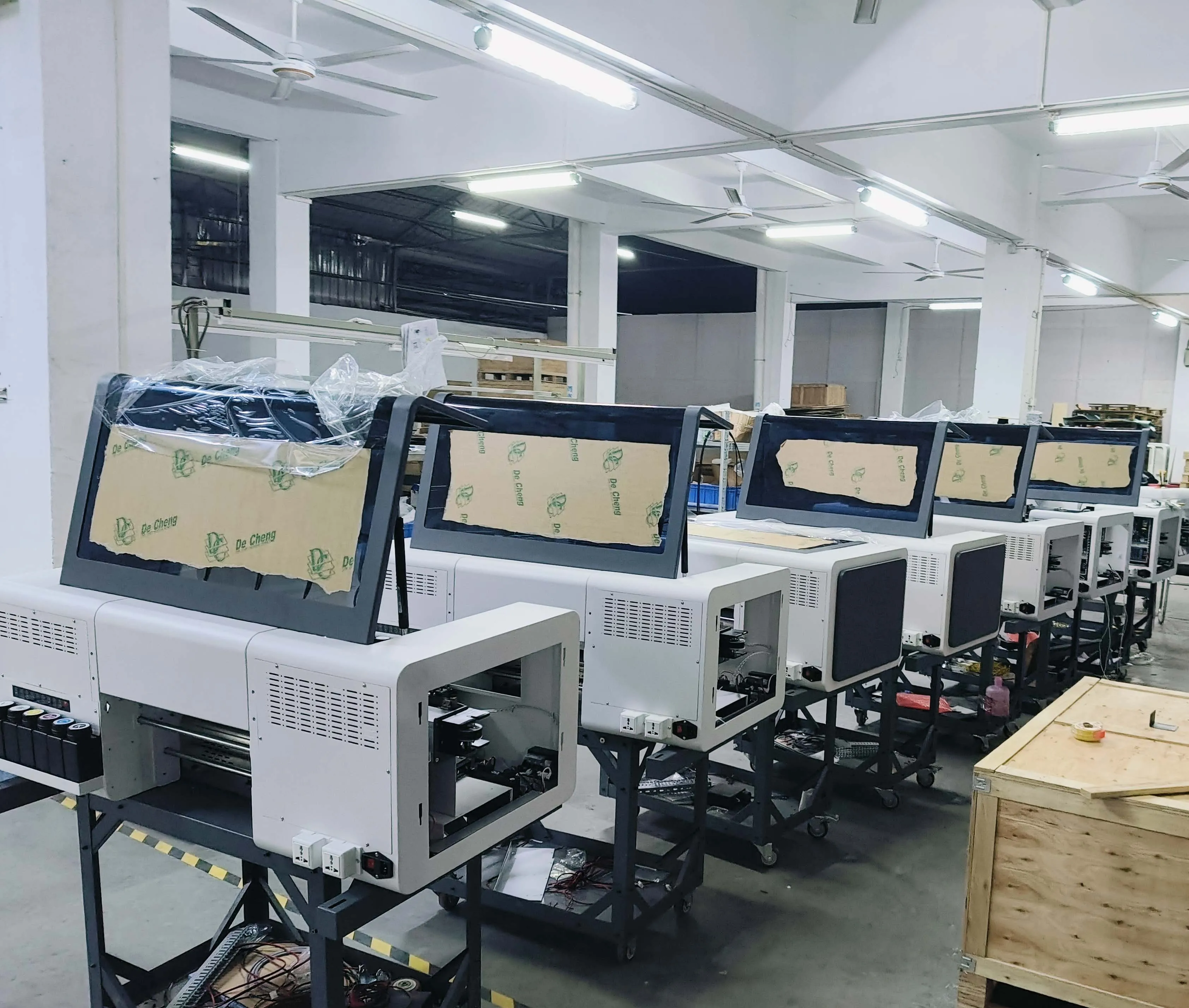 Unic Multicolor Uv Inkjet Printer Roll To Roll 30 60 cm Film Sticker Printer Machine A3 60cm Uv Dtf Printer With Laminator
