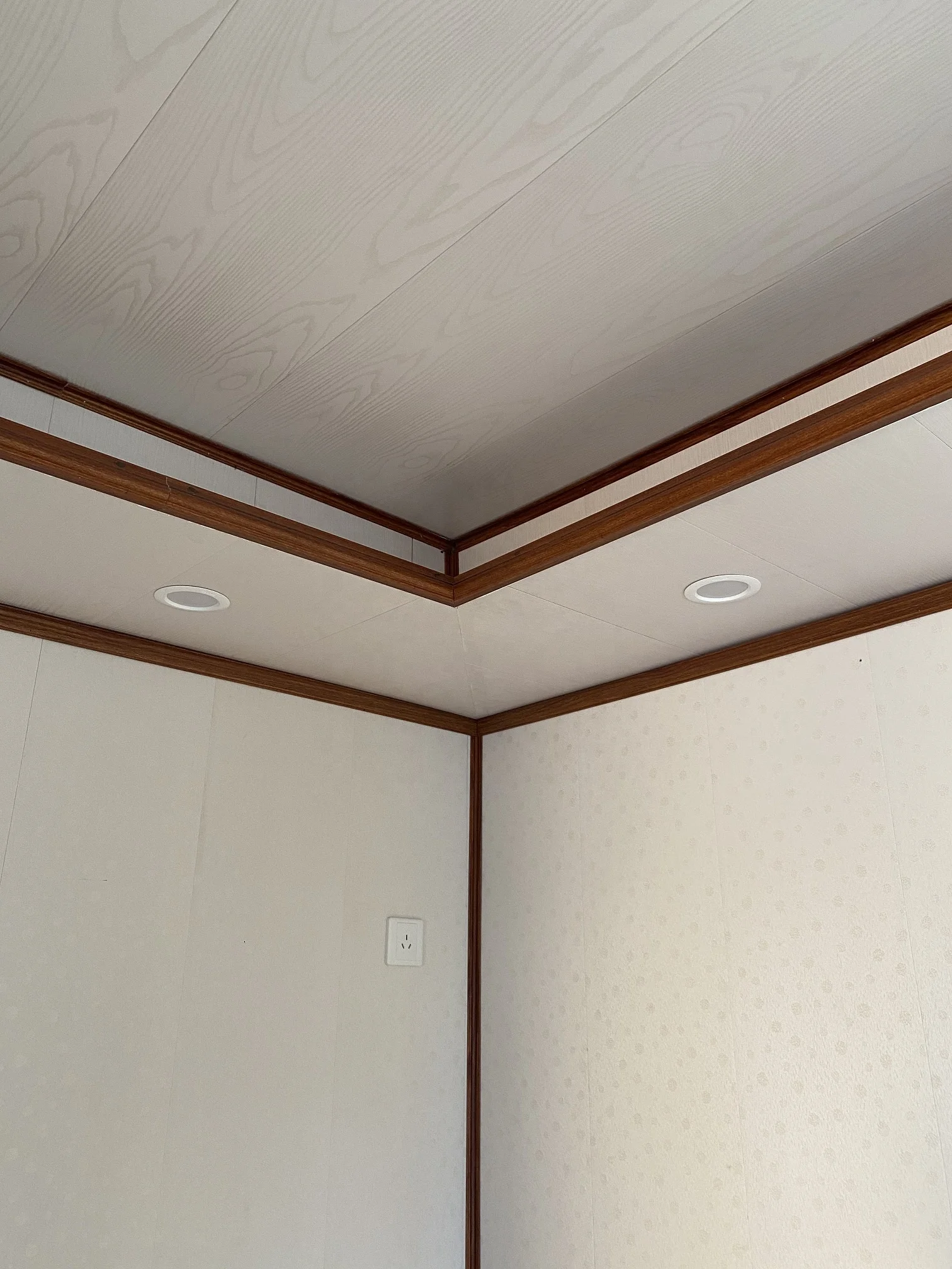 Hot sale economical beach hut prefabricated small portable houses