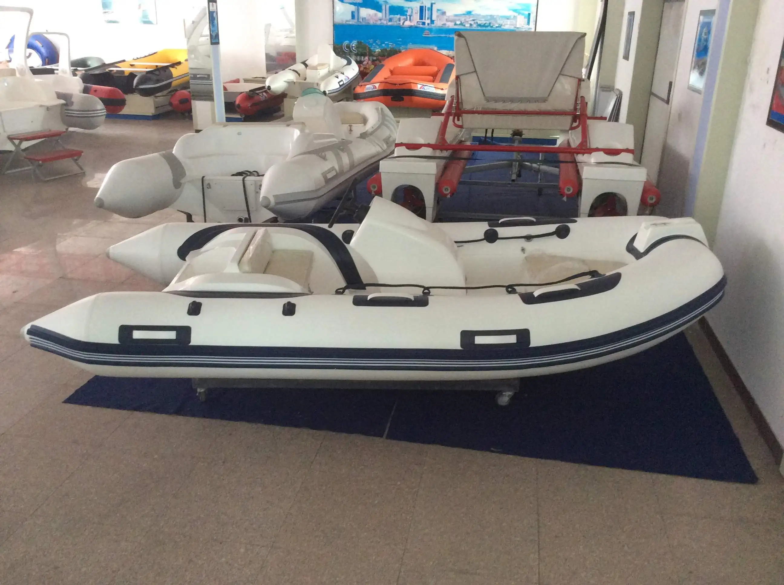 RIB390 13Ft OEM ПВХ материал корпуса 4-6 человек гребная лодка с ручным насосом наружная надувная рыбацкая