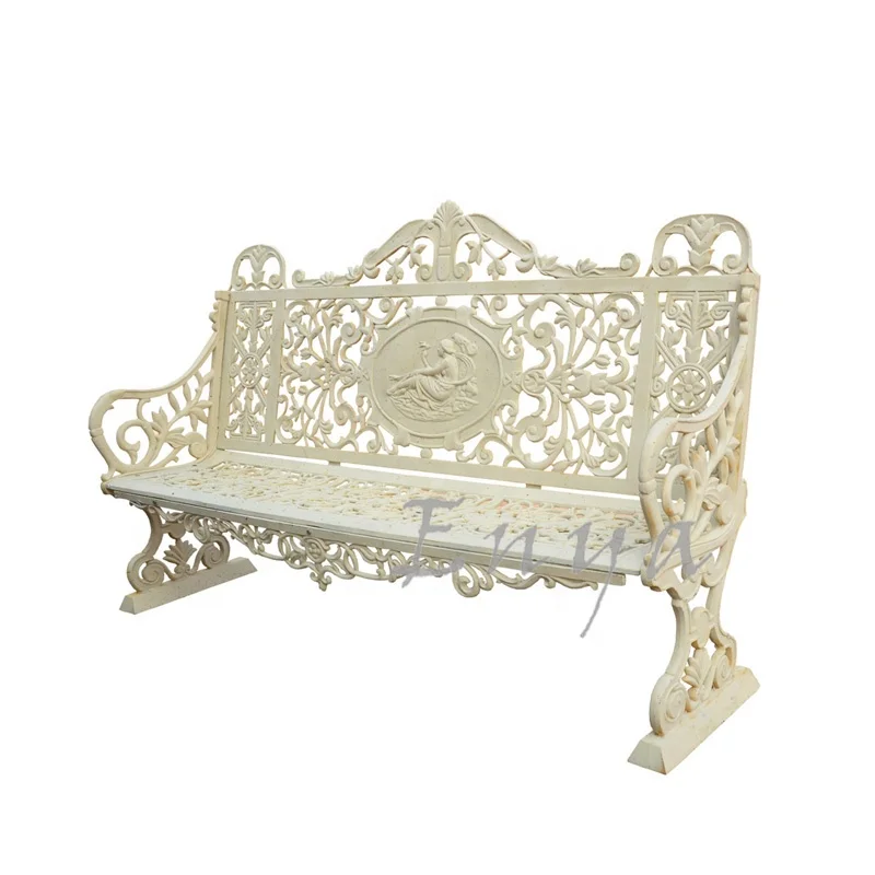 Старинная чугунная уличная садовая металлическая скамья