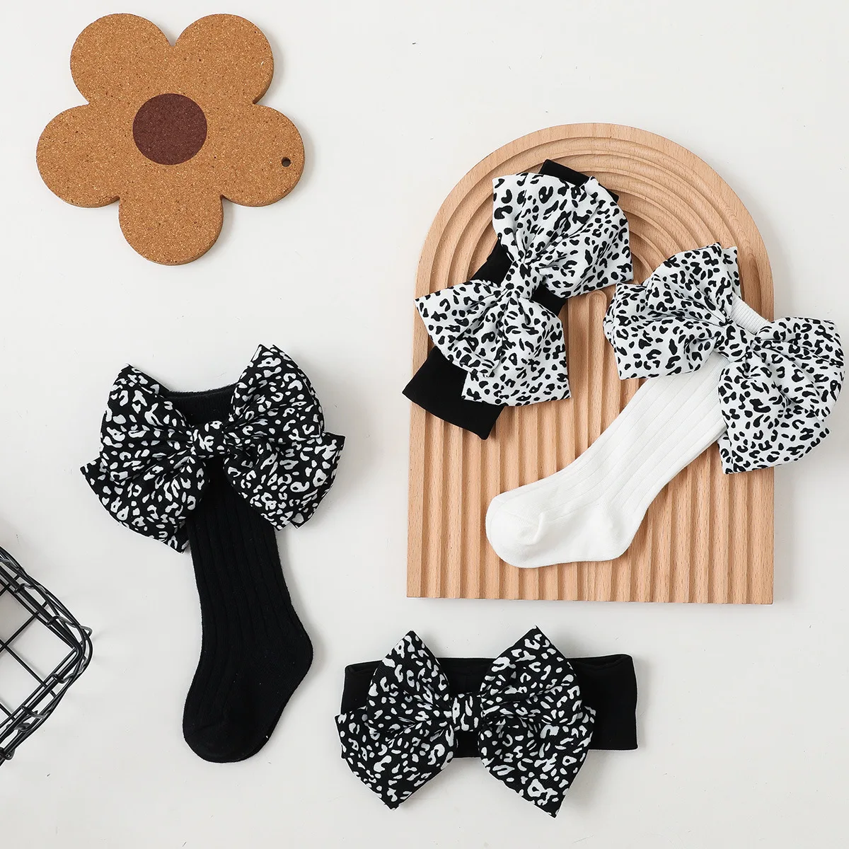 Black and white sweet cool style baby girls baby foreign air tube socks 100 days photo polka dot bow headband set