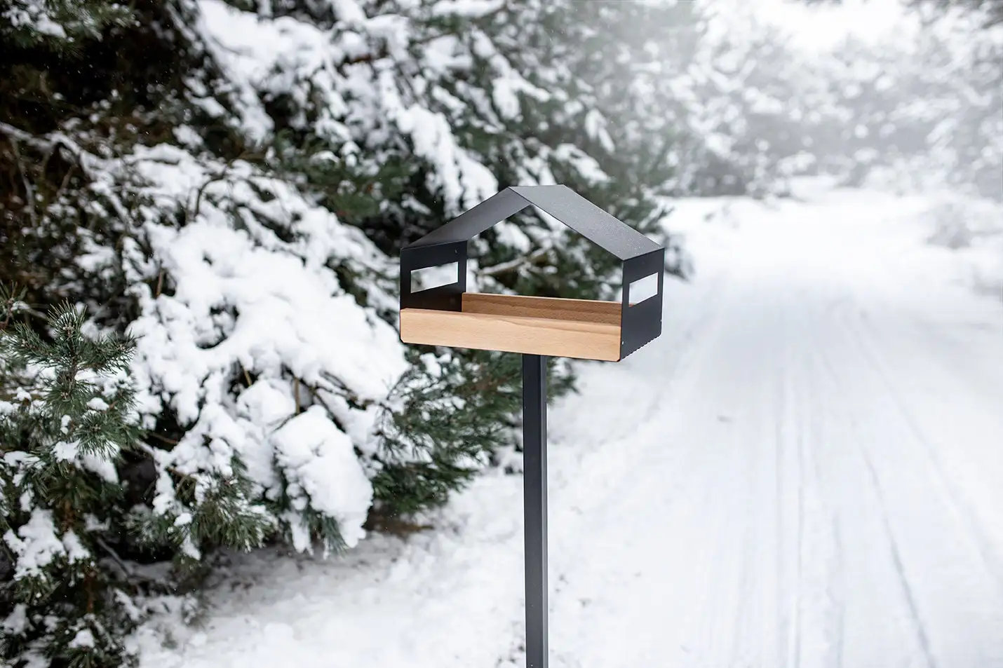 Oniya Modern Large  Metal Bird House Feeder Stand  Wild Bird Raised Feeder with Wooden for Yard Outdoor Winter