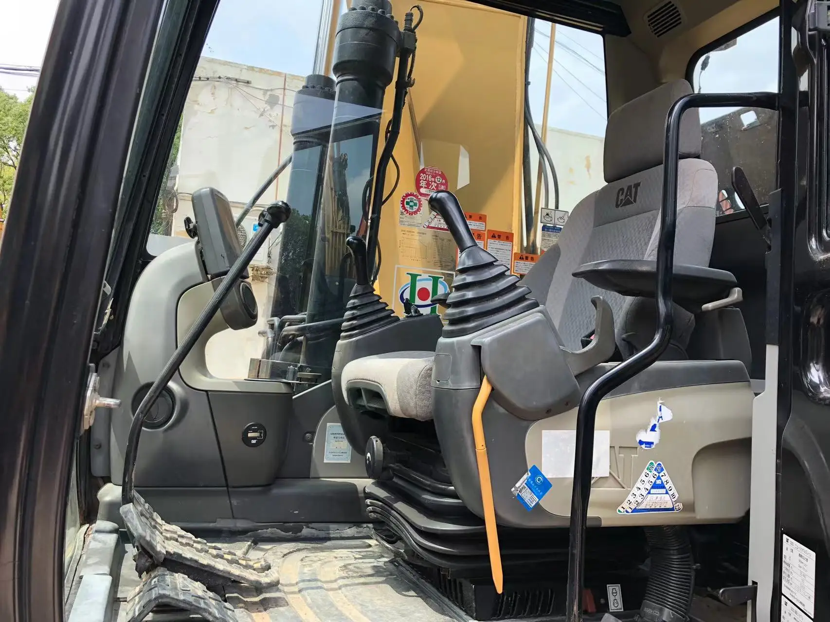 Nice quality Used excavators CAT 320D second hand machine with good condition in stock