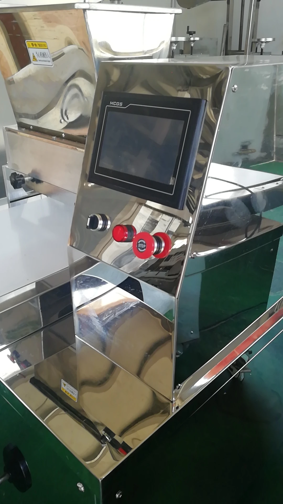 Paper cup cake muffin making machine / machines de fazer copito de muffins / muffin drop machine