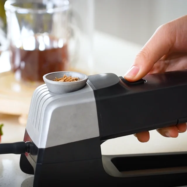 Portable Novel in Design Smoker Flavour Blaster Cocktail Gun for Kitchen and Outdoor Grill Cooking Battery Powered