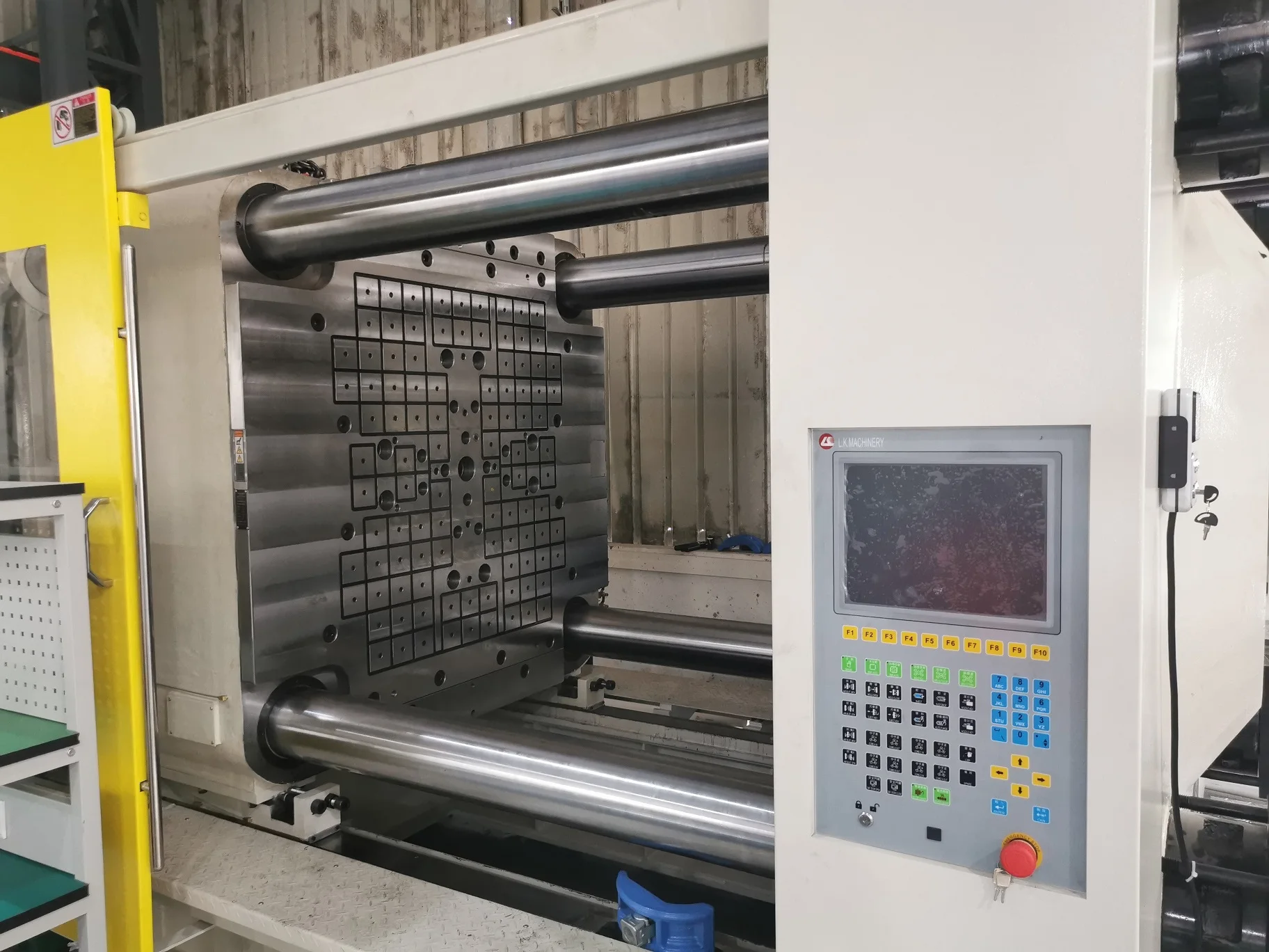Industrial automation magnetic quick mold clamping system for injection molding machine die change