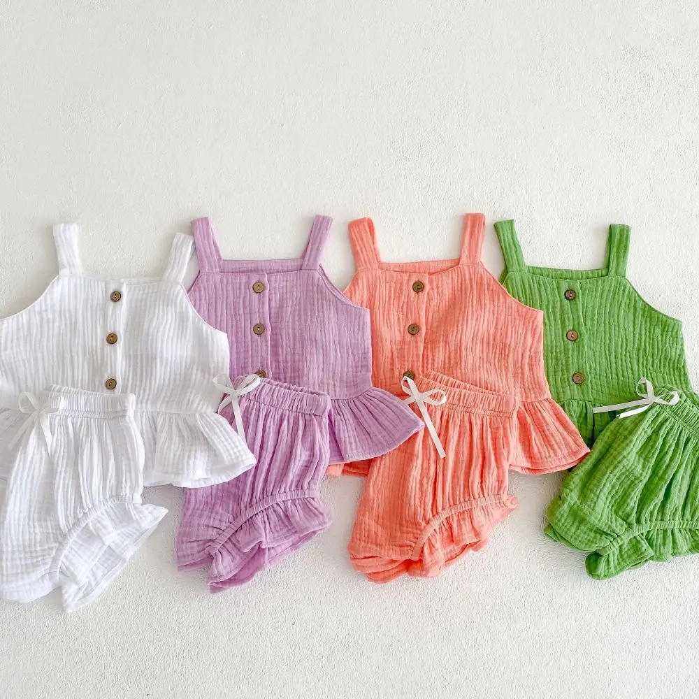 OEM Summer breathable sling ruffled muslin girls clothing sets new born baby clothes set 2pcs set buttoned sleeveless bloomers