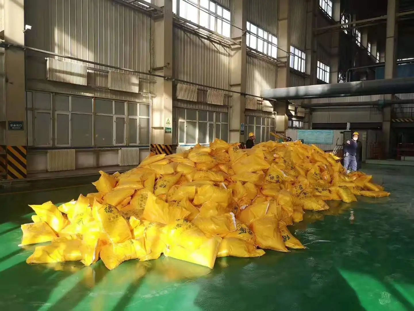 The chemistry of gold extraction easy to use and sluble in water completed sodium cyanid
