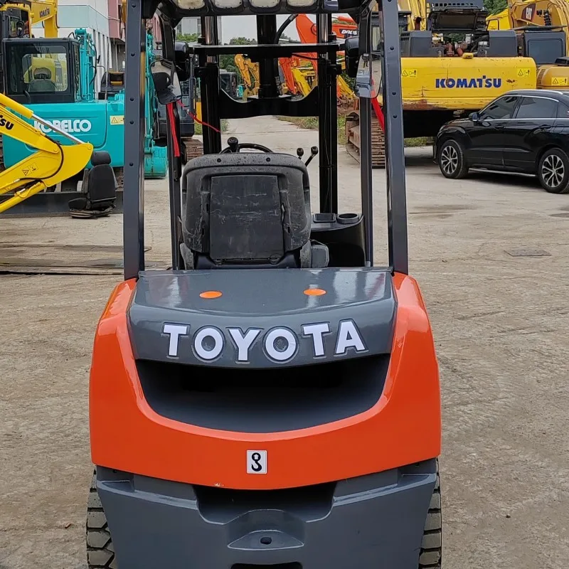 Низкая цена EPA используется вилочный погрузчик Toyota 30 с высоким качеством и хорошим состоянием