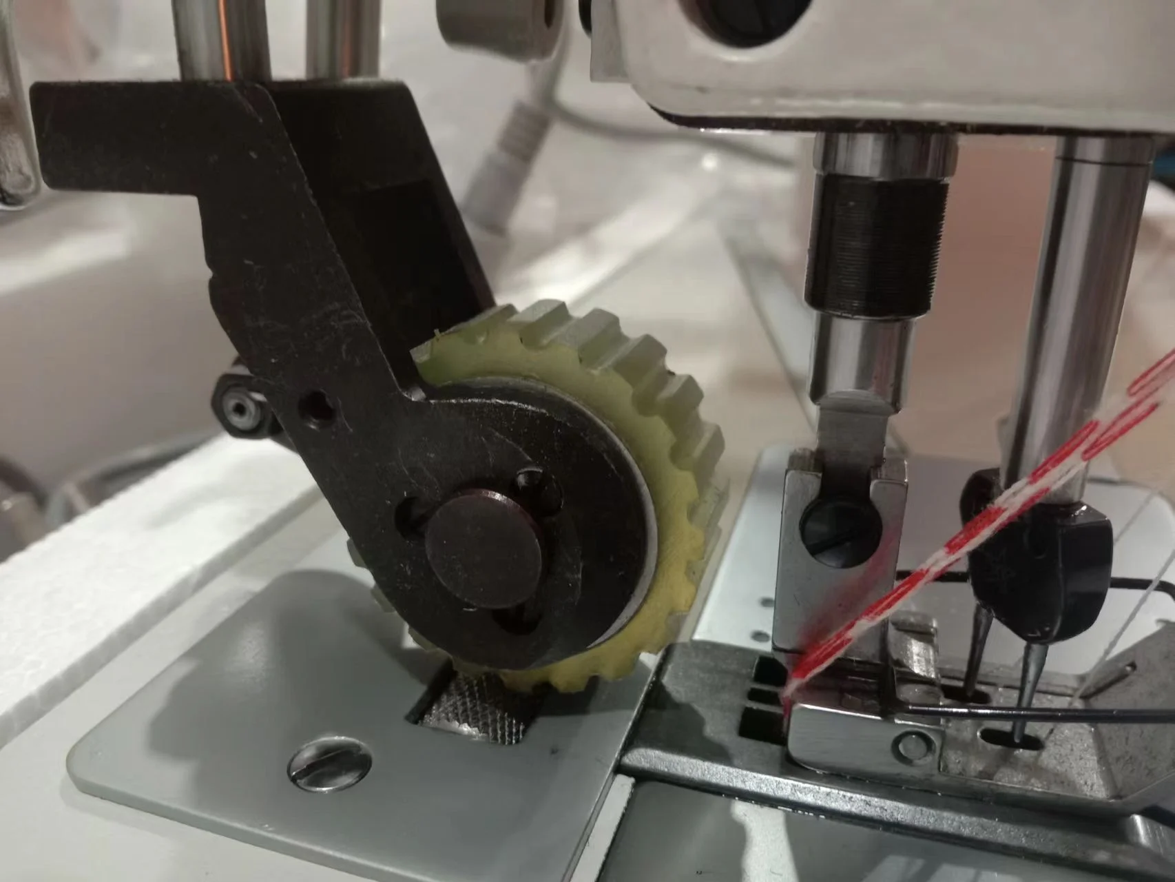 ST 3800-2D/PL  direct drive double needle chain stitch with puller lcokstitch sewing machine